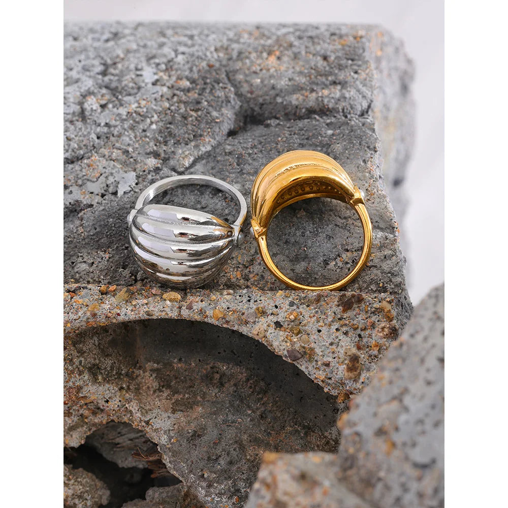 Statement gold ring gold profile with subtle contours