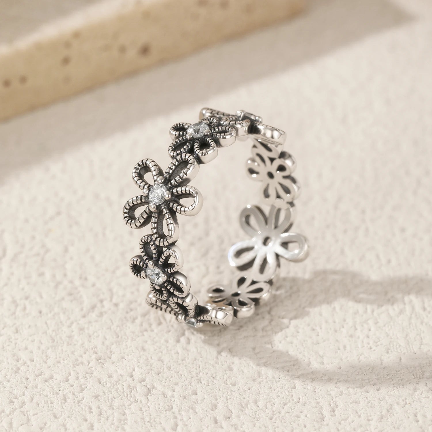 Sparkling zirconia flower ring in 925 sterling silver