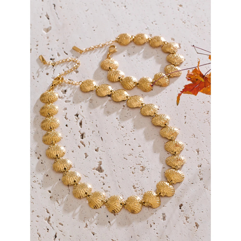 Bracelet with gold plated stainless steel matching chain design