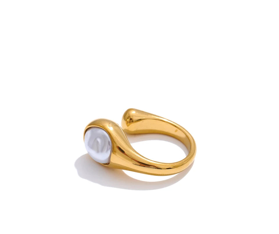 Soft light on ringed pearl showing refined rings gold rings appeal