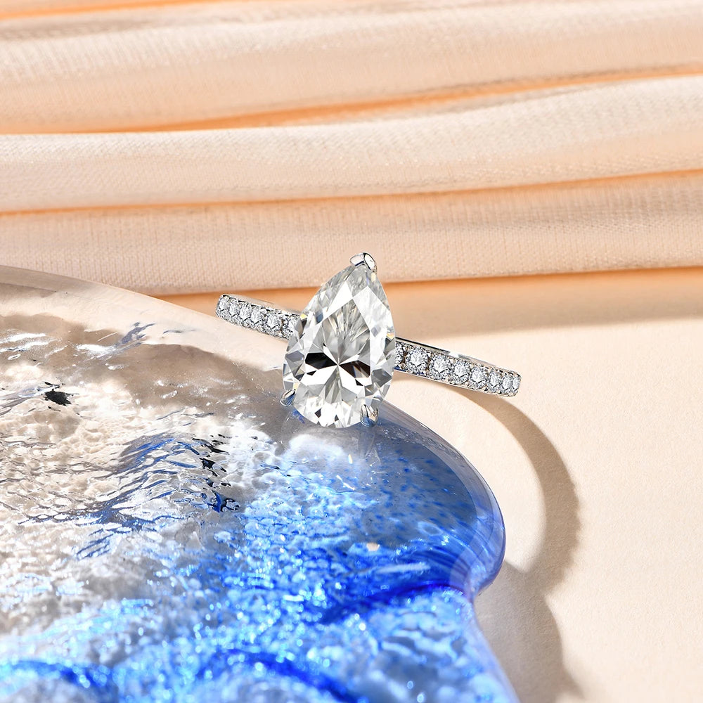 Sterling silver ring showing moissanite diamonds in classic style