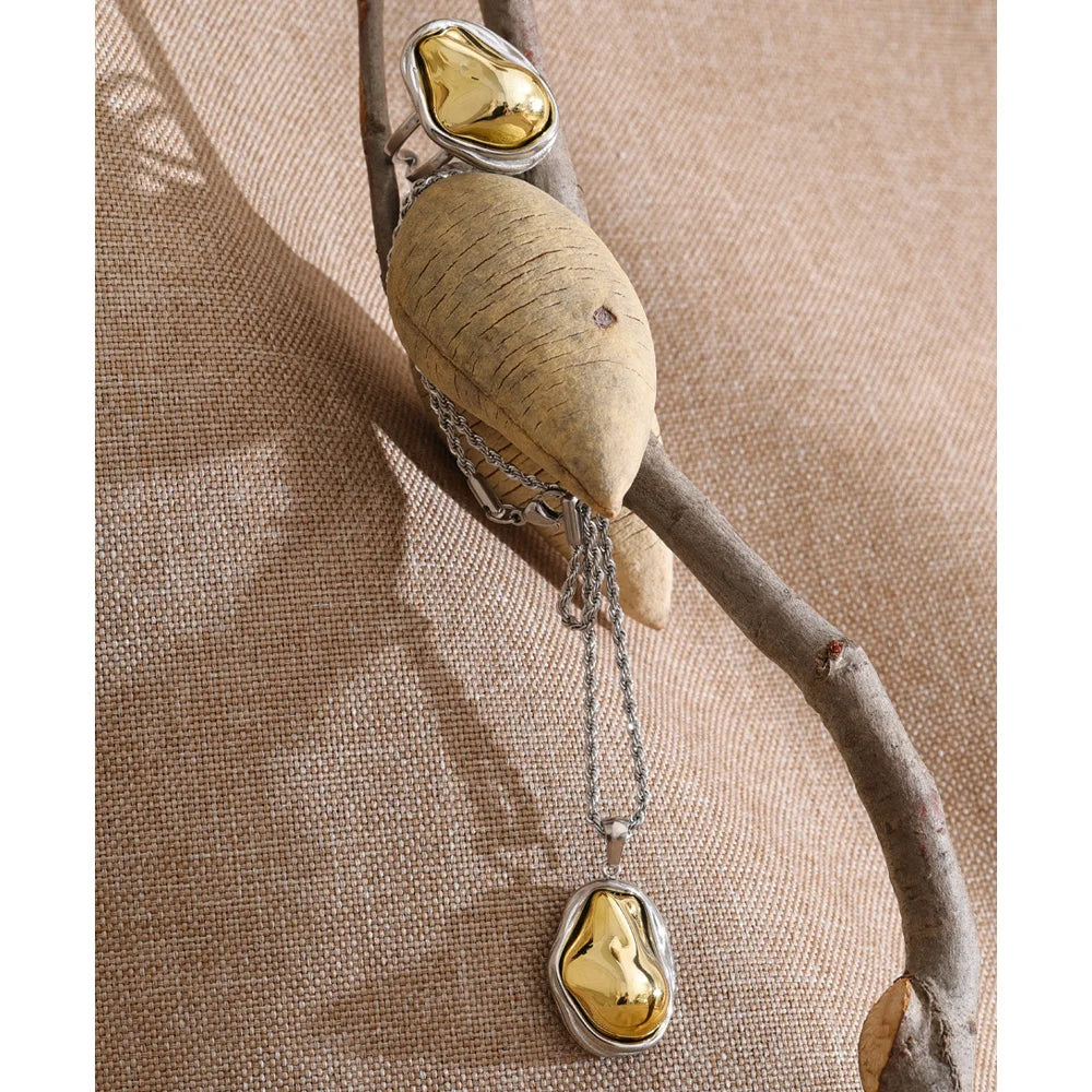 Vintage gold jewelry set with bead necklace and bead bracelet