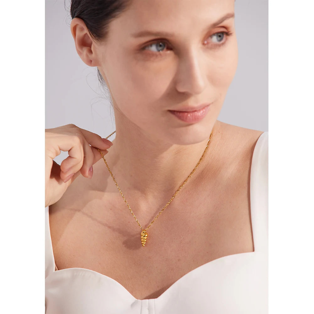 Gold Conch Pendant Necklace