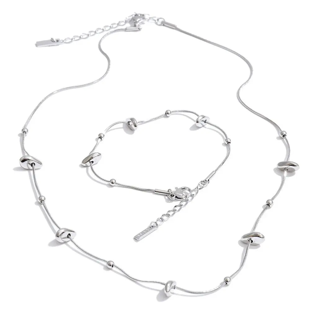 Chic gold a chain design for neckline and wrist styling