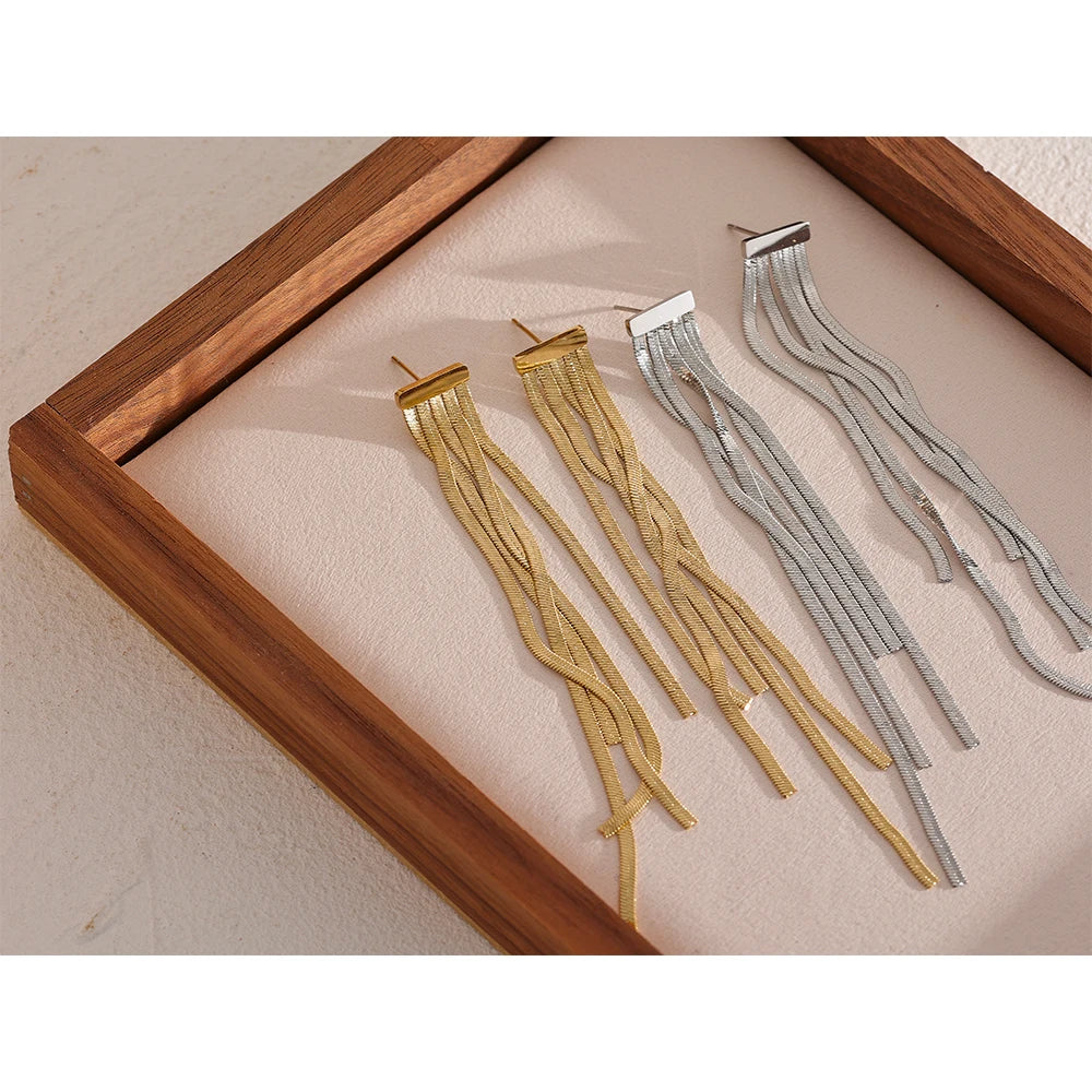 Drop earrings gold design showing a clean chain gold chain flow