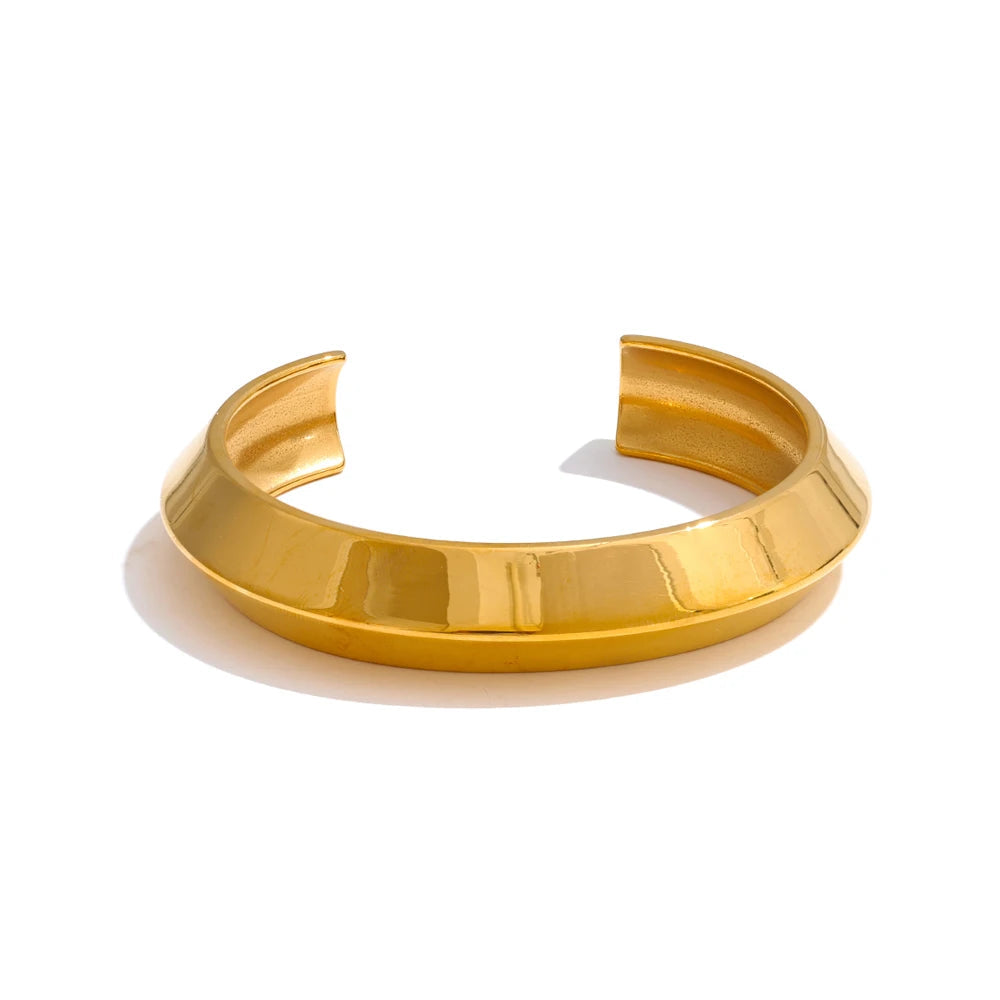 Gold plated bangle bracelet with bracelet charm in stainless steel jewelry