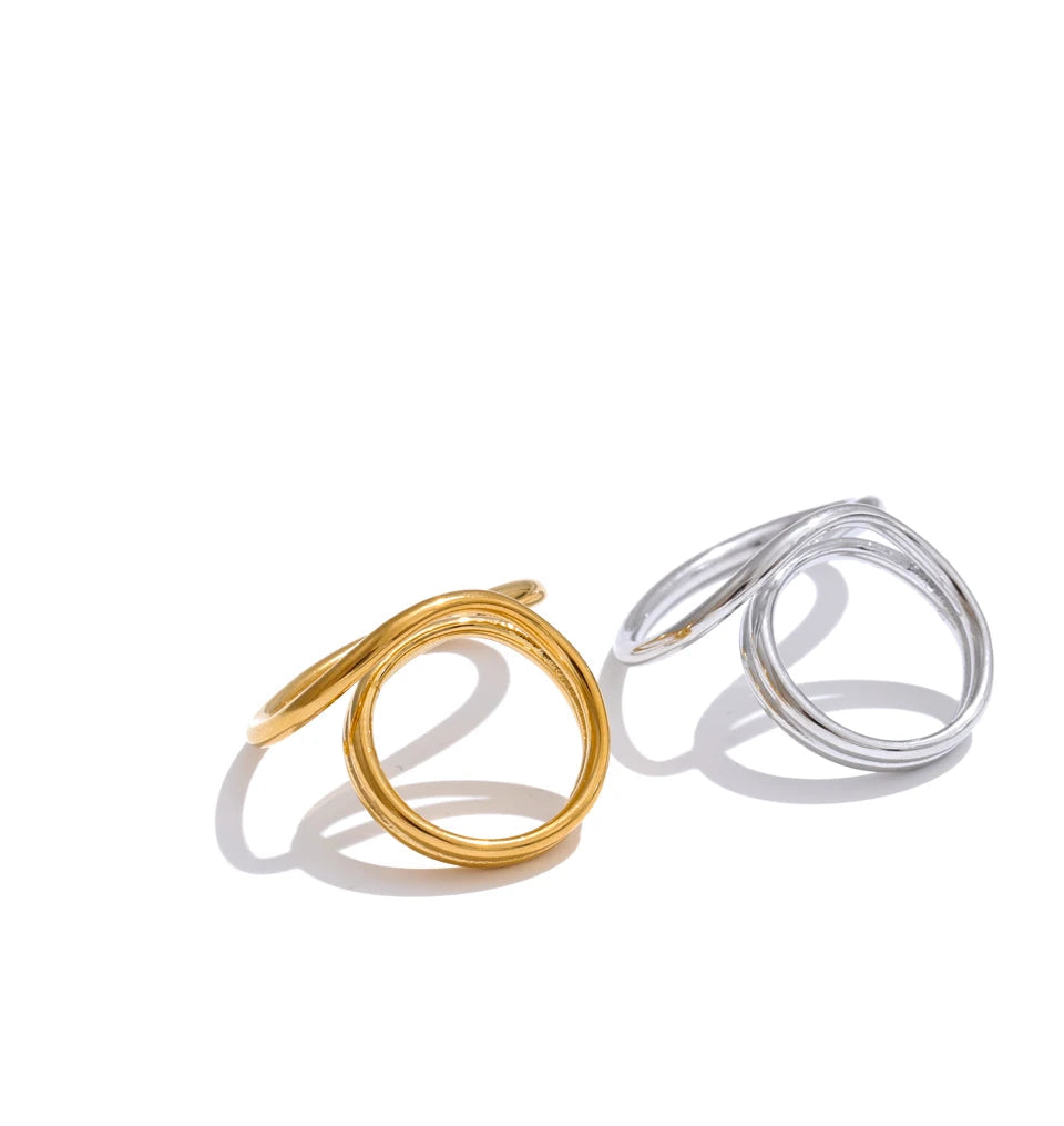 Elegant gold ring look on stainless steel rings base for modern style