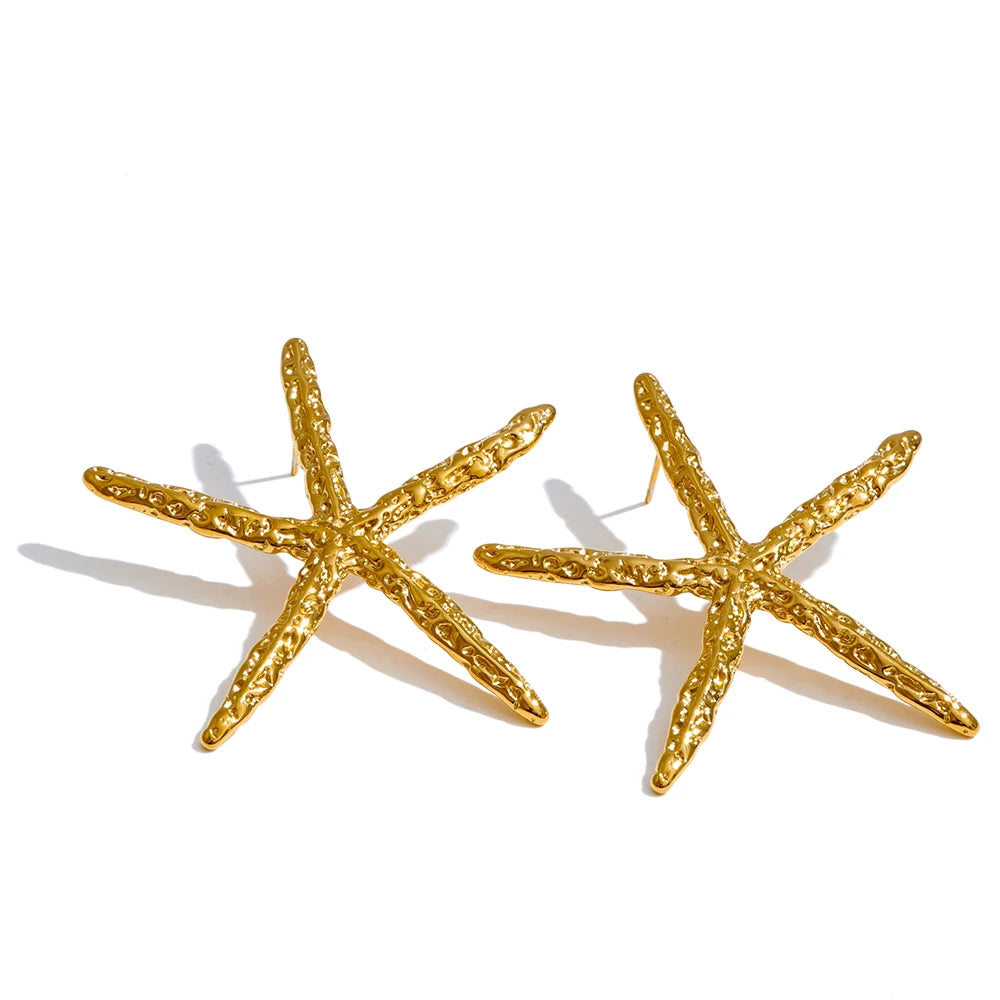 Trendy starfish stud earrings gold finish in summer collection