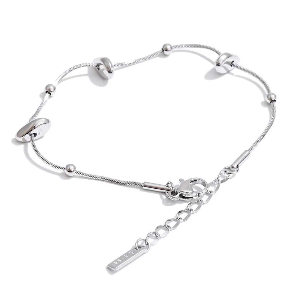 Close up of gold chain with gold in necklace and bracelet detail