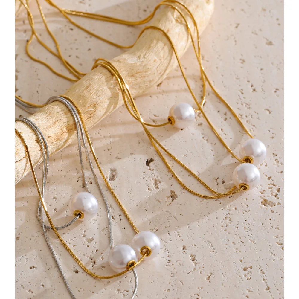 Pearl for necklace detailing on three cascading chains