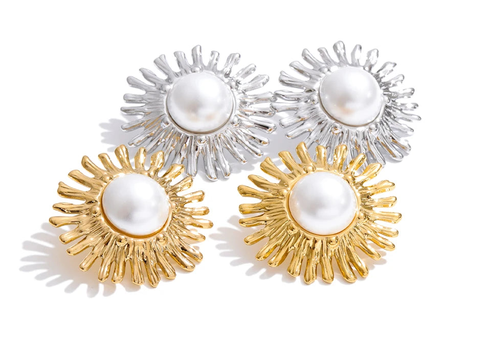 Fashion earrings earrings gold with delicate pearl accents