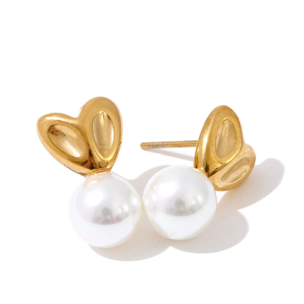 Earrings gold earrings style with feminine pearl heart