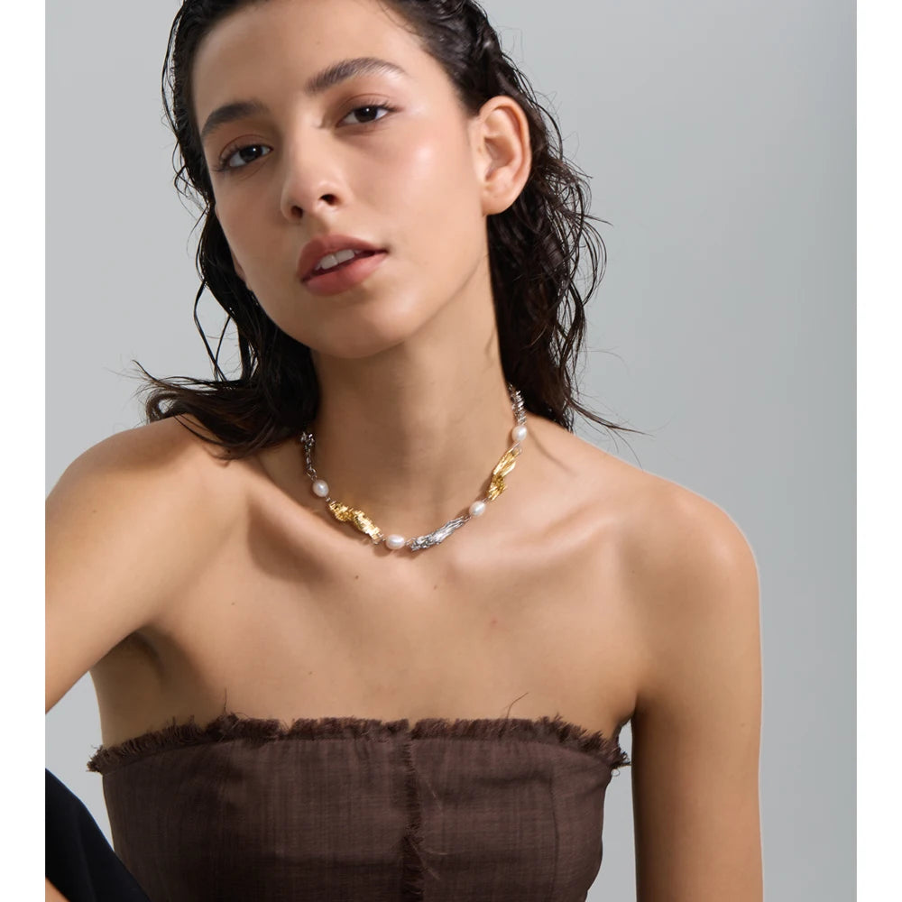 Necklace gold necklace design featuring lava effect and pearls