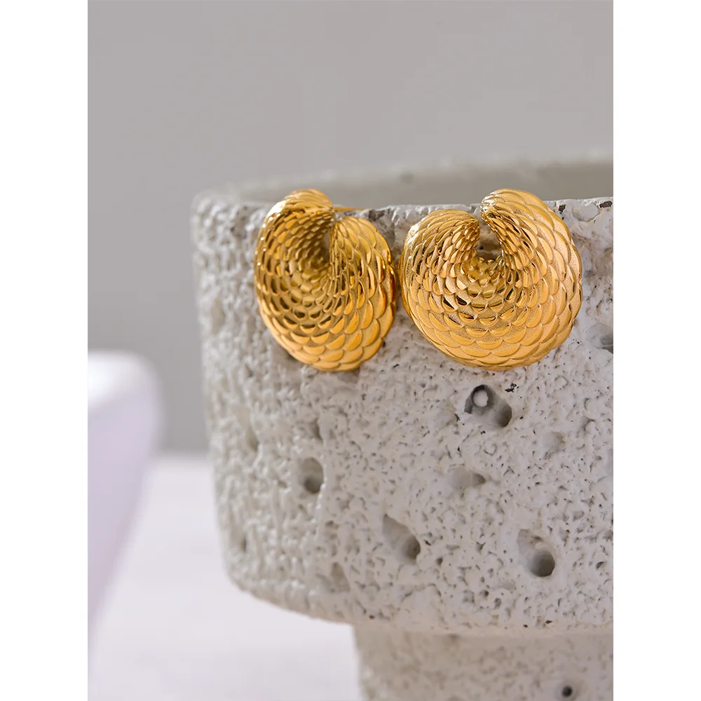 Vintage Hypoallergenic Stud Earrings in Gold