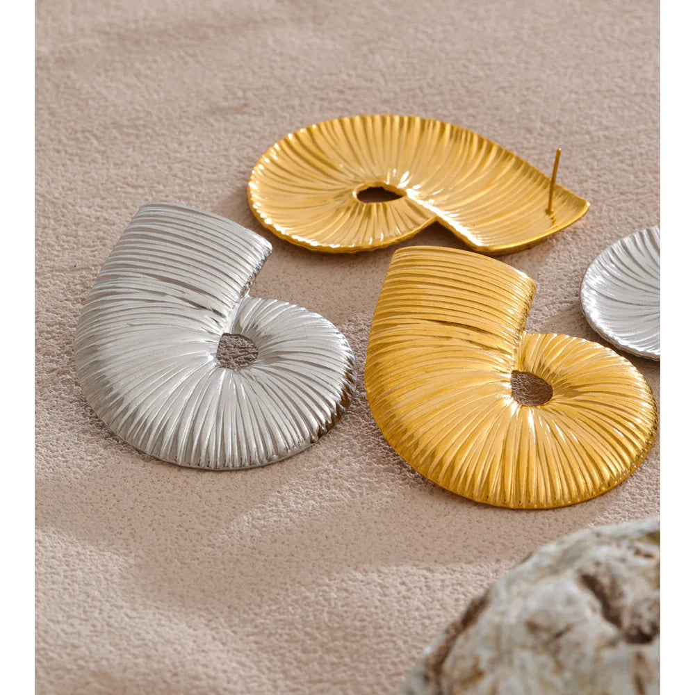 Polished gold plated earrings gold for daily styling