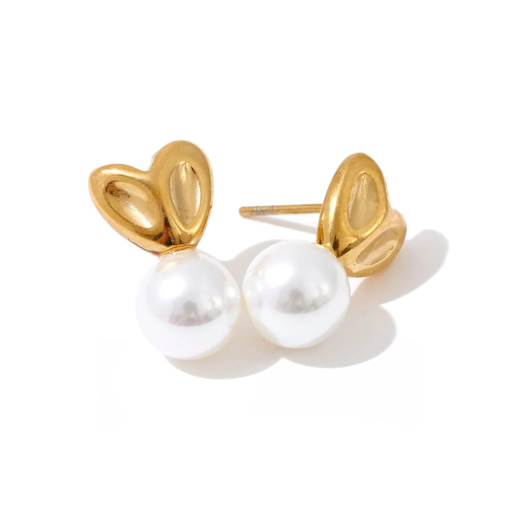 Gold plated pearl heart stud earrings in stainless steel