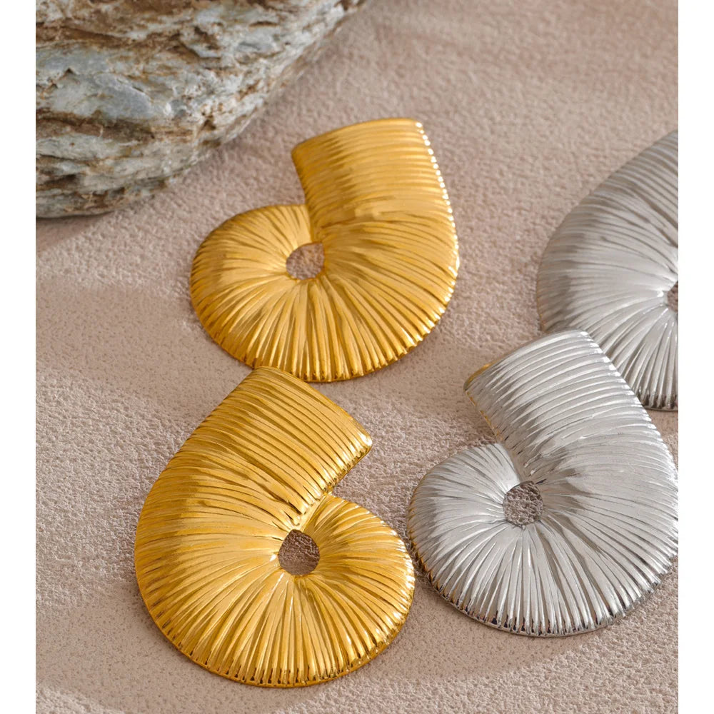 Stylish stud earrings gold and metal texture for modern look