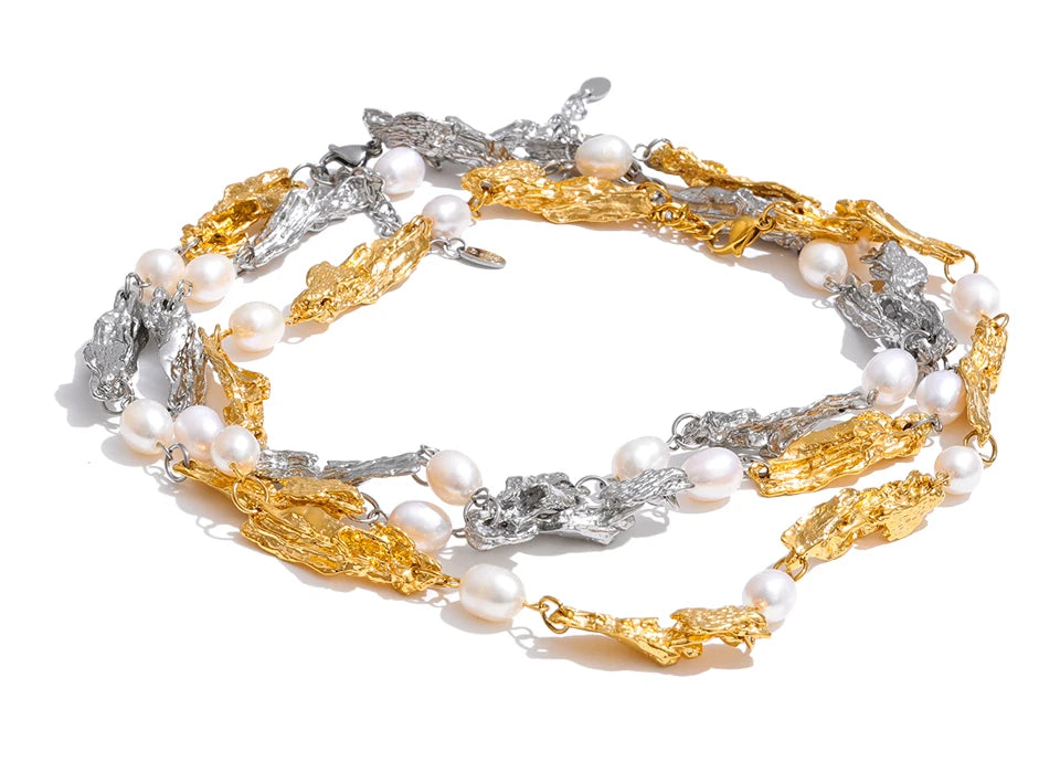 Necklace in pearl with textured golden lava centerpiece