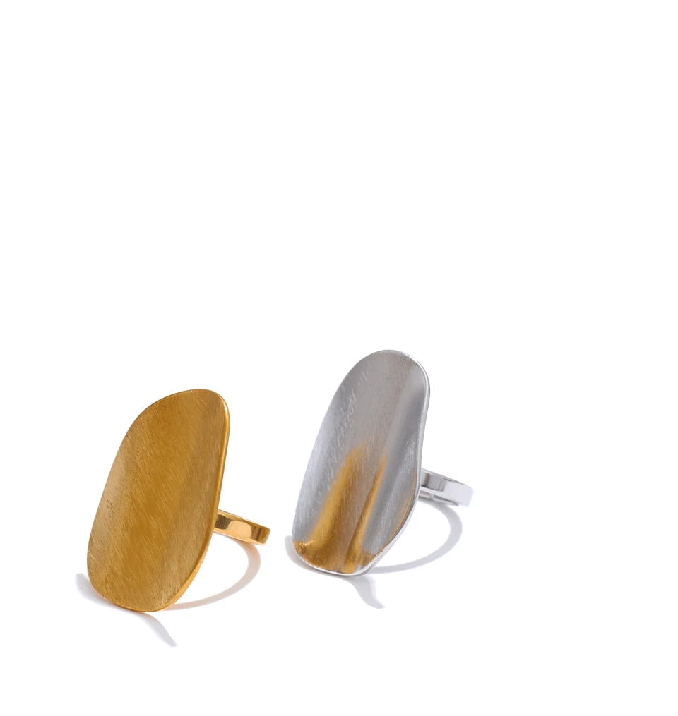 Side angle of gold plated design highlighting precise ring size