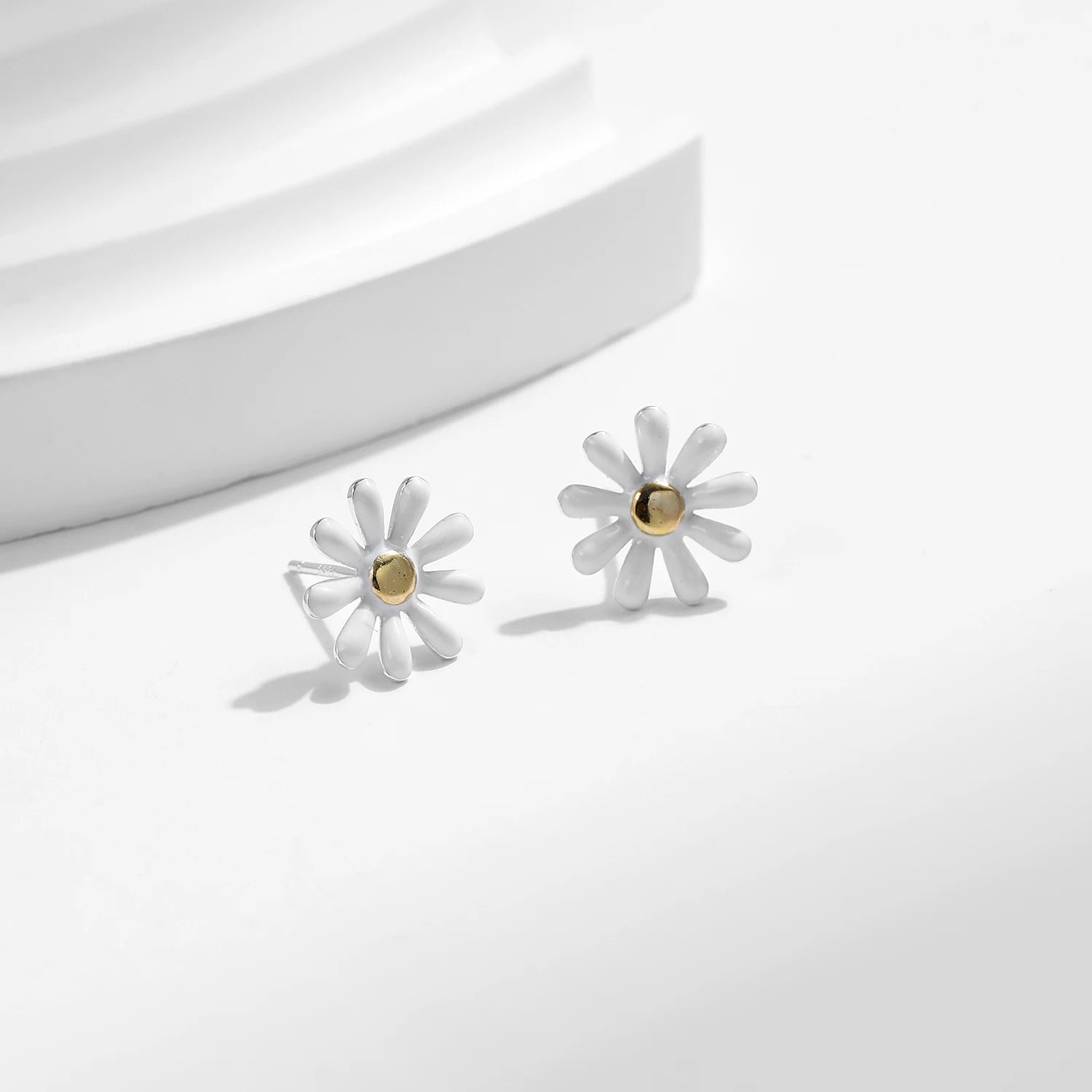 Stud earrings in 925 sterling silver with flower earrings charm
