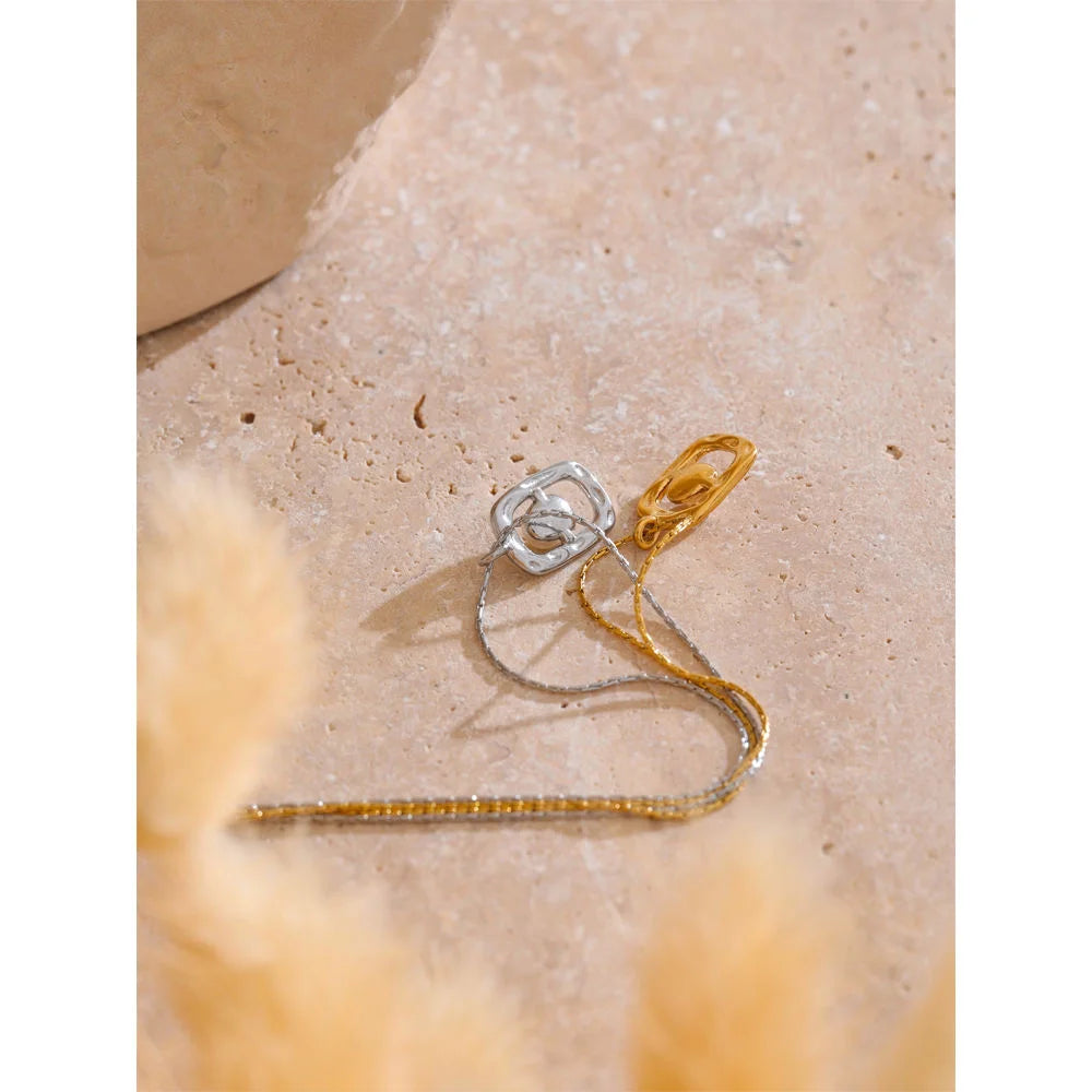 Pearl necklace necklace style with modern geometric pendant