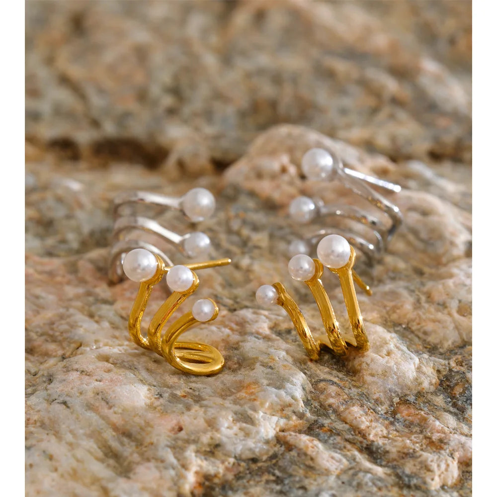 Stylish earrings gold earrings design with clean geometry