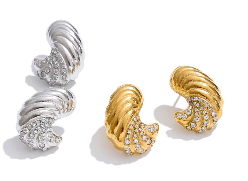 Fashion earrings earrings gold with modern stud silhouette