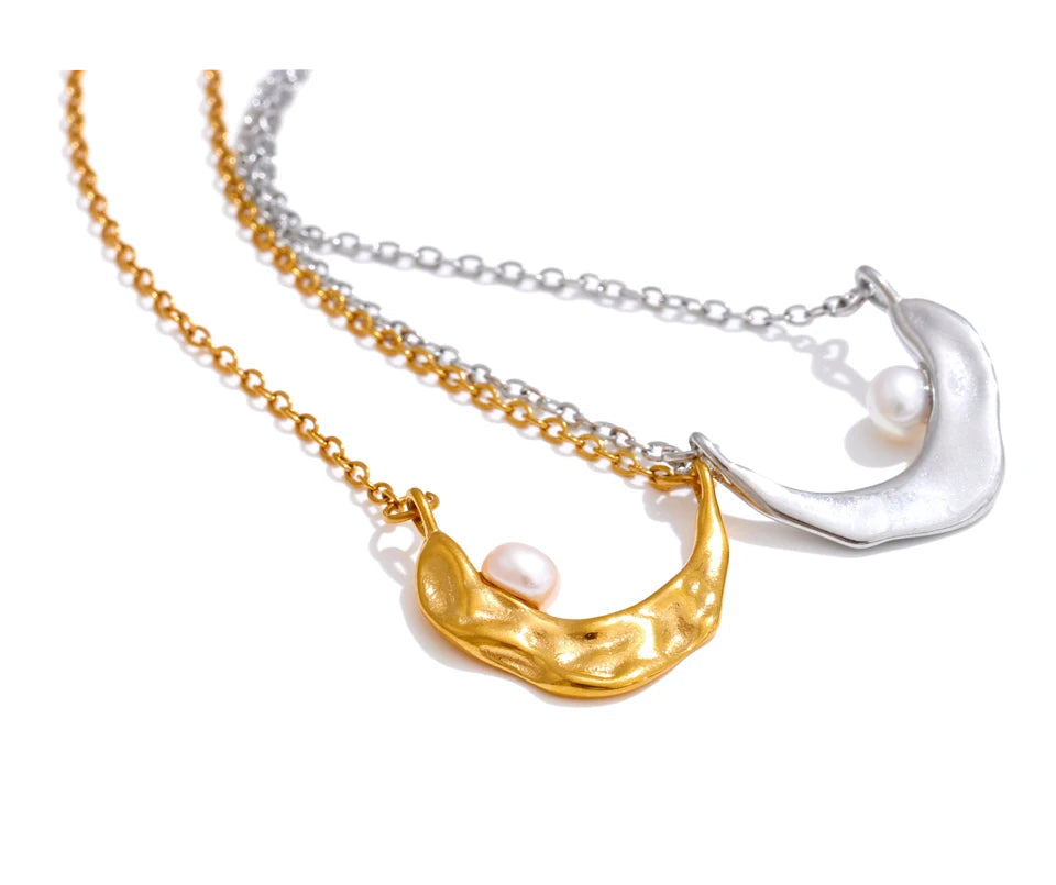 Pearl for necklace centerpiece resting in a necklace pendants design