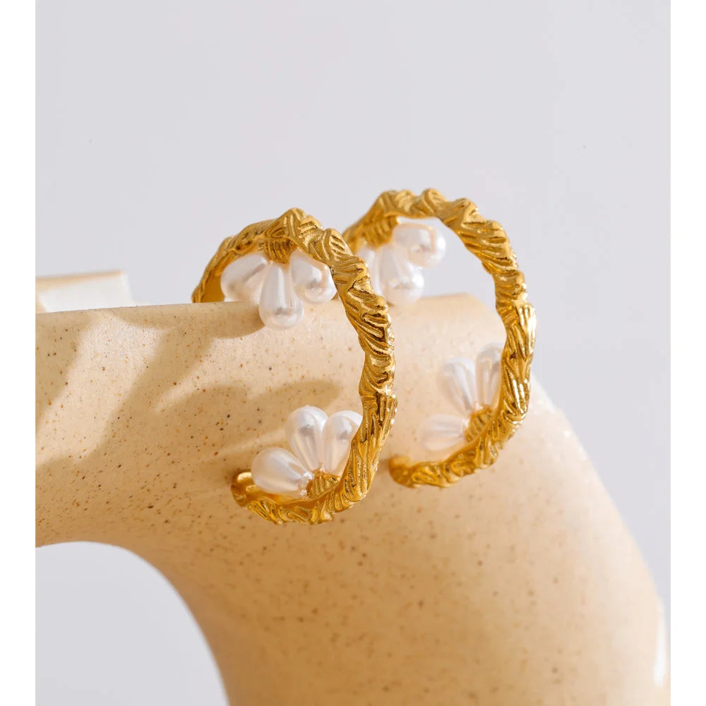 Daily wear ear rings gold earrings with C shape pearl hoops