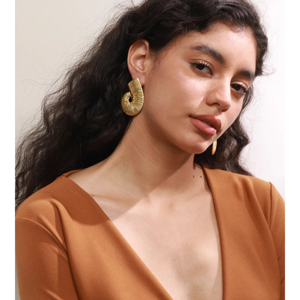 Minimalist ear rings gold design featuring bold geometric pattern