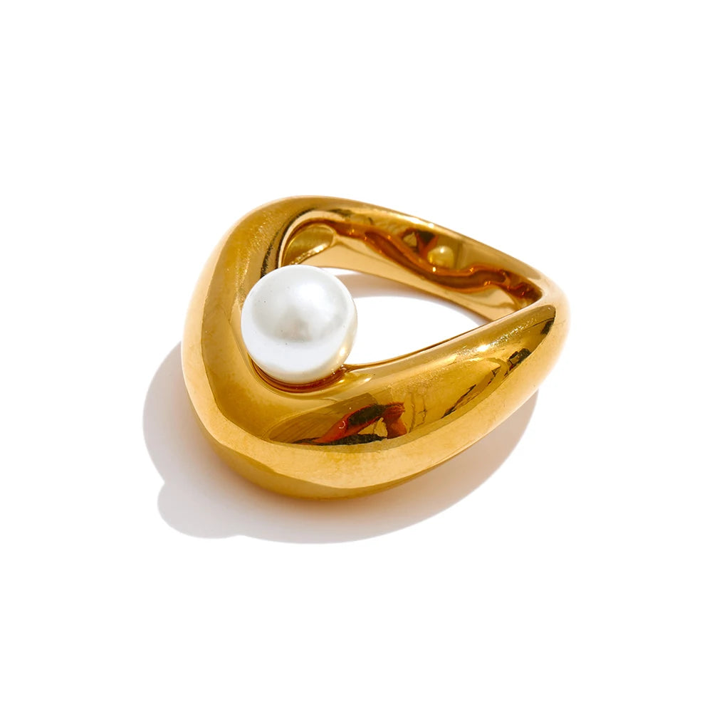 Finger ring with pearl set in stainless steel