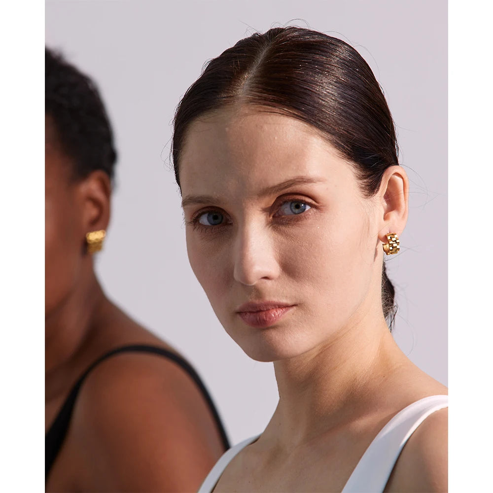 Stainless steel earrings gold plated texture bold look