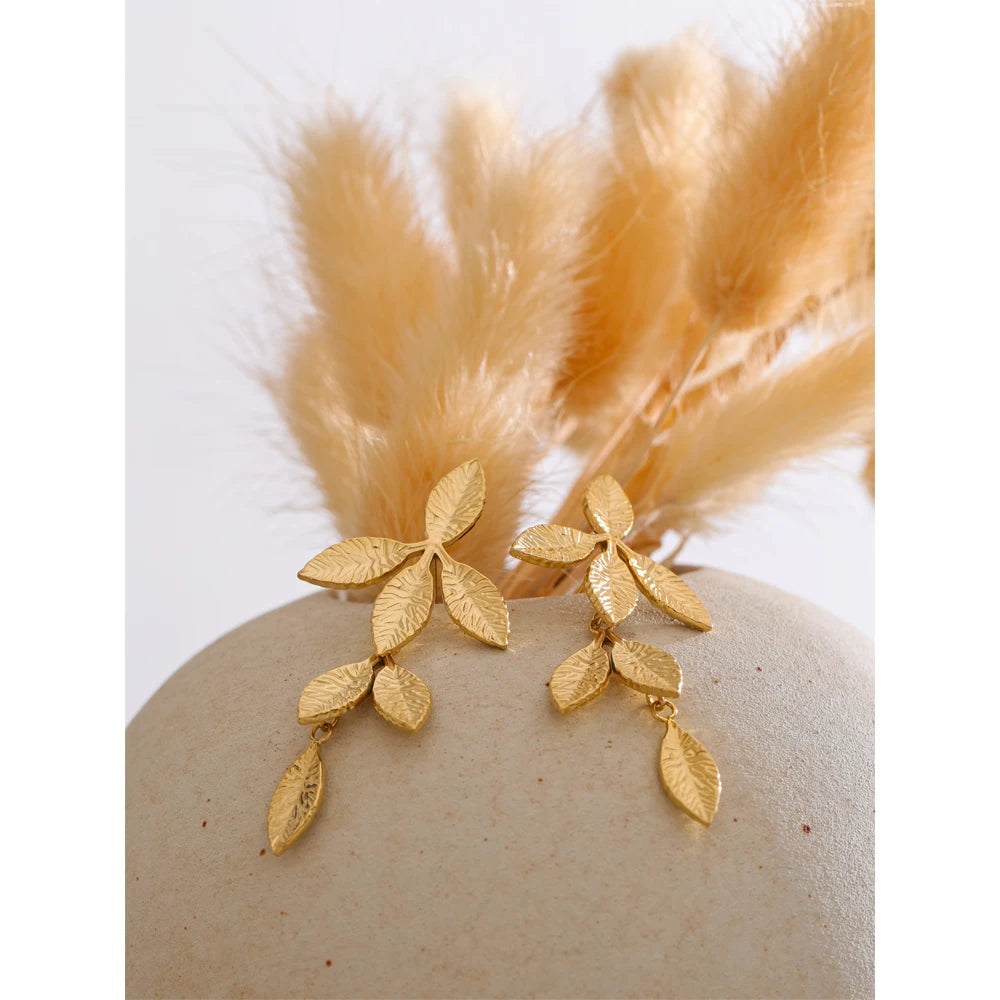 Elegant gold earrings gold style in leaf inspired drop design
