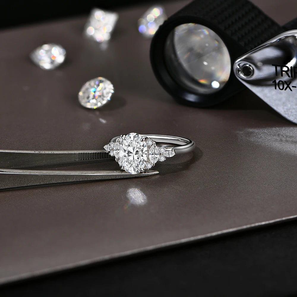 Gold ring with ring with gold accent and oval ring center