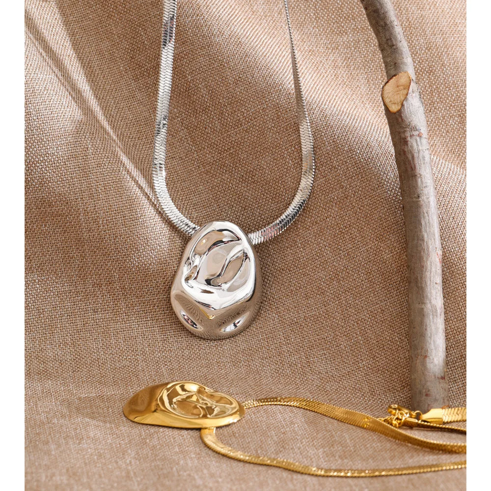 Elegant necklace gold necklace with hammered pendant and snake chain