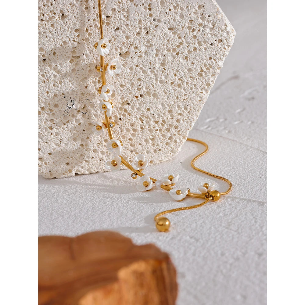 Elegant flower necklace layered with necklace chain for floral design