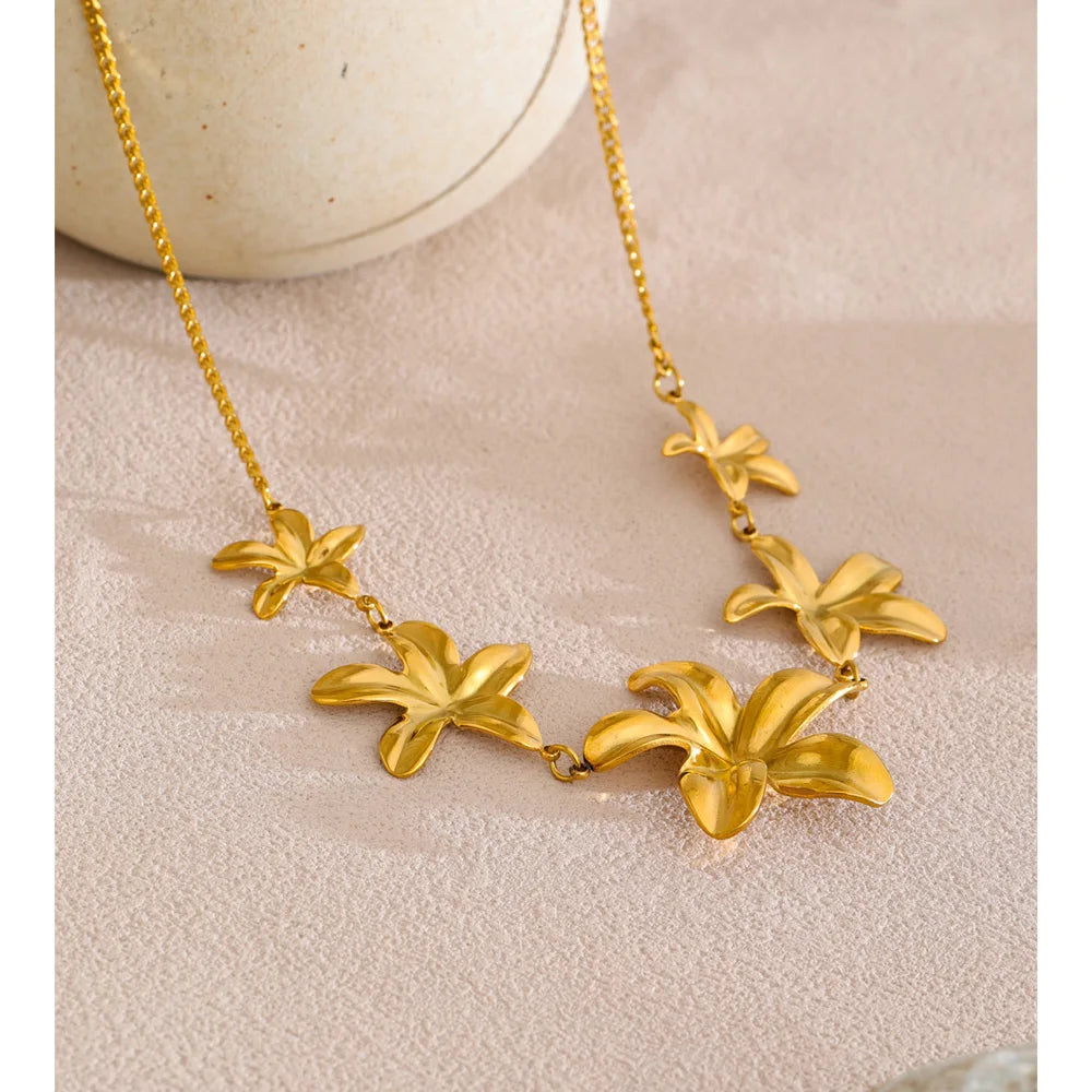 Stainless steel jewelry necklace with radiant flower charm