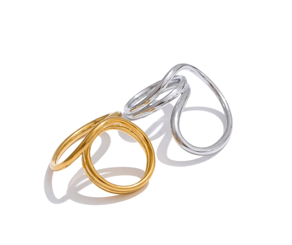 Detail of ring size from ring guidance on a creative geometric band