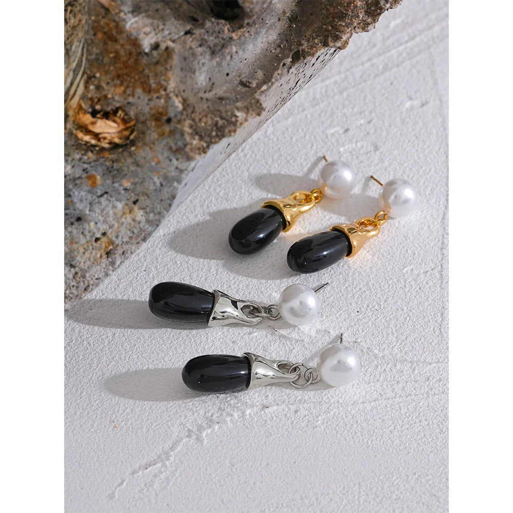 Elegant ear rings pairing with earrings and gold outfits