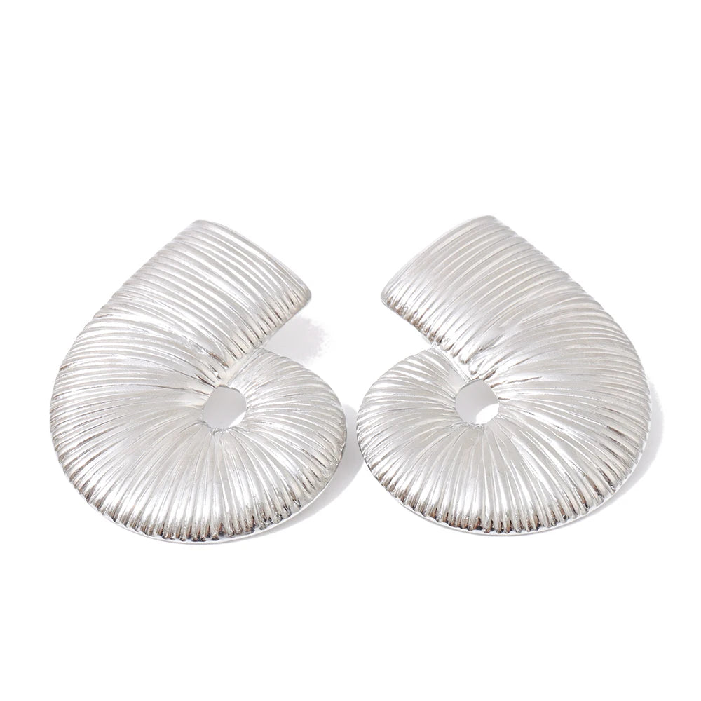 Trendy geometric earrings and gold paired with minimalist design