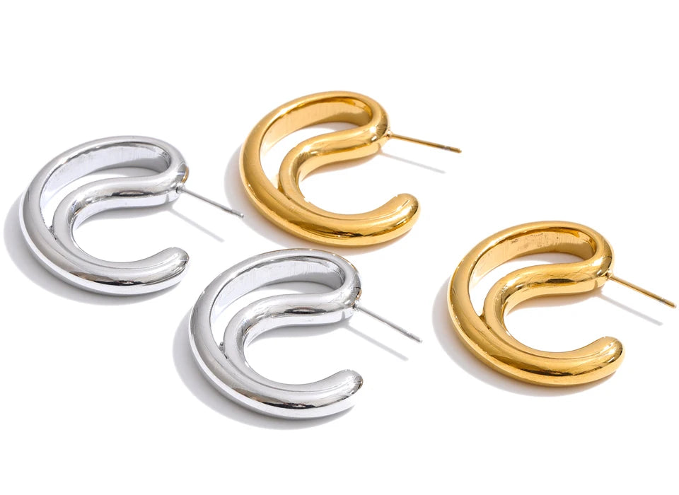 Fashion earrings earrings gold with bold geometric silhouette