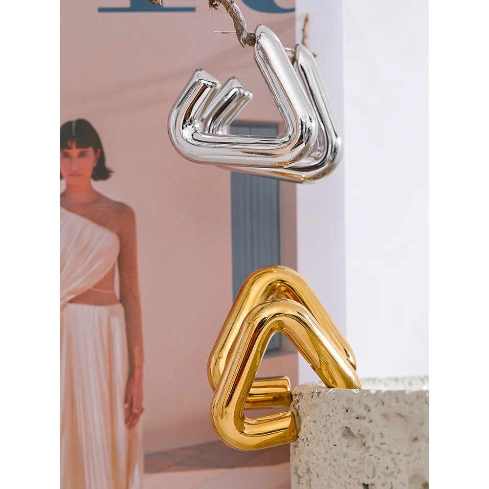 Everyday chunky triangle hoops with rugged edge design