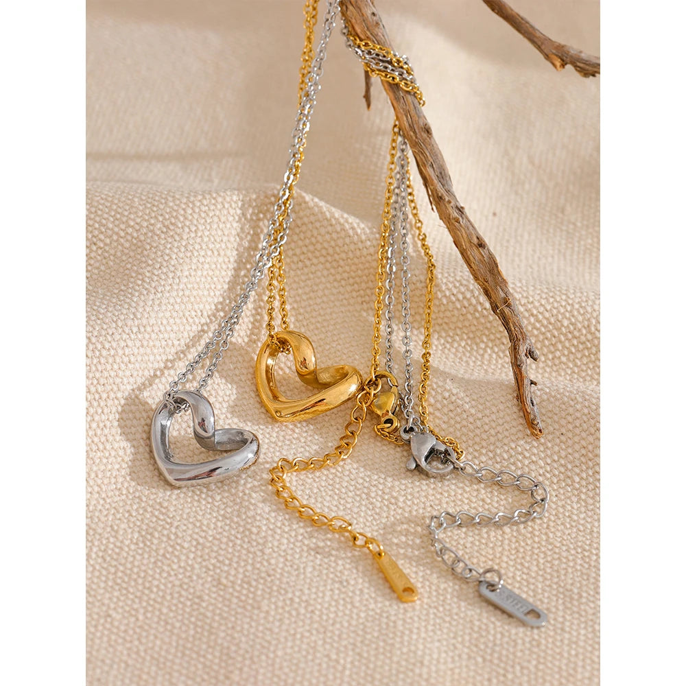 Twisted Heart Love Necklace in 18K Gold