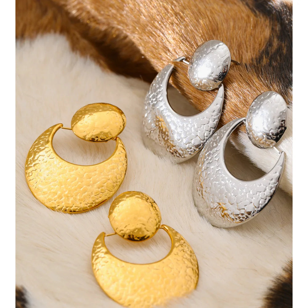Daily wear ear rings gold earrings with statement metal silhouette