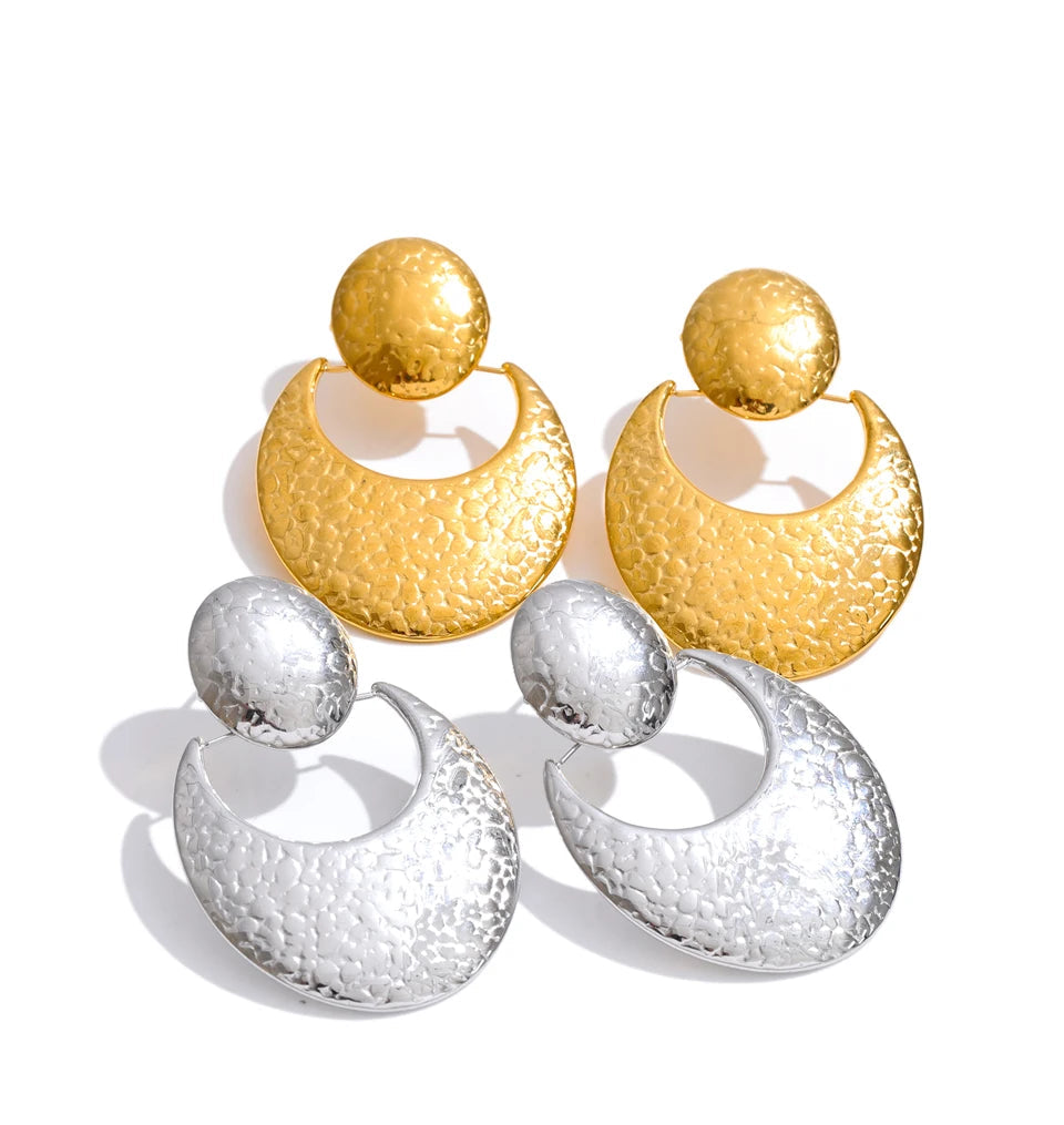 Chic gold and earrings with modern drop design for standout looks