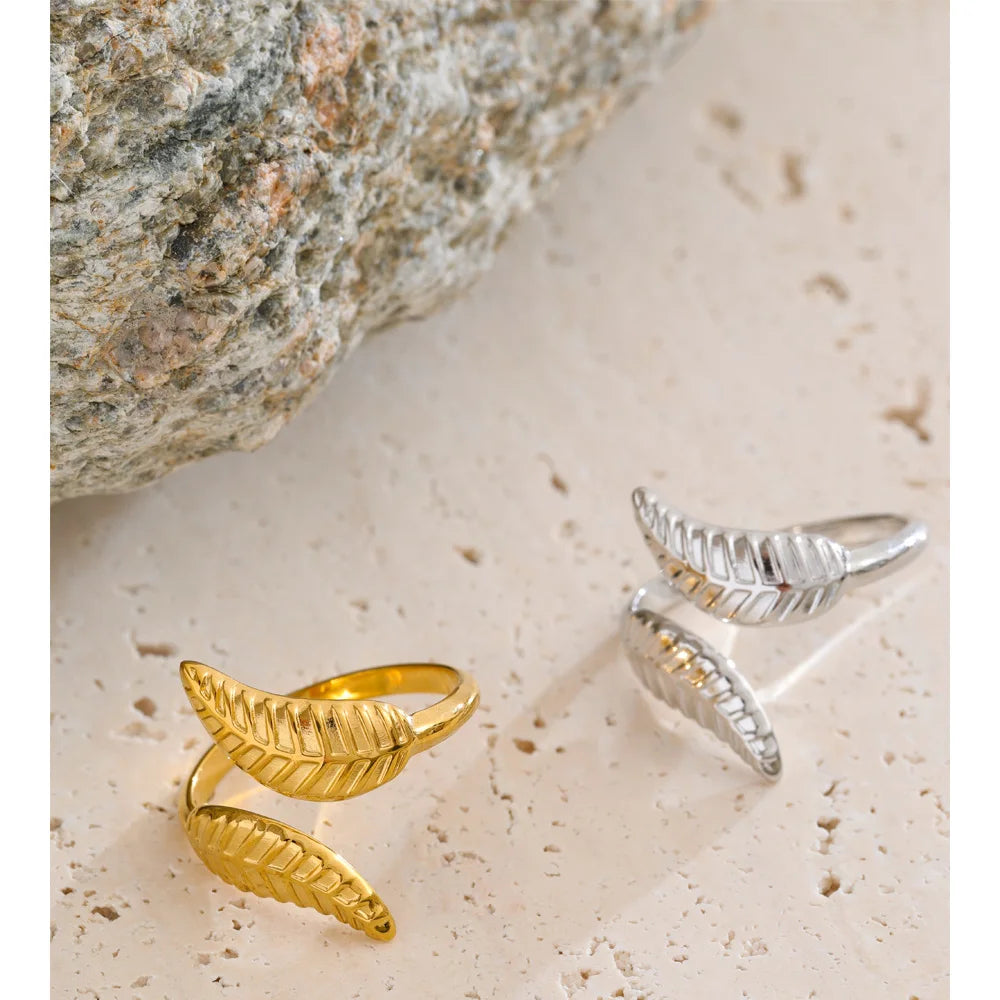 Stylish gold jewelry leaf ring for daily wear