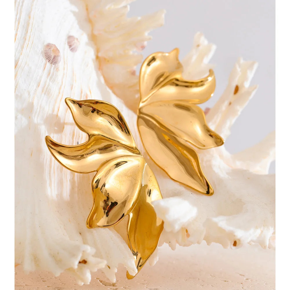 Stud earrings gold finish with floral metal detailing
