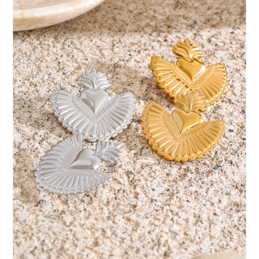 Elegant ear rings gold plated with heart and geometric pattern