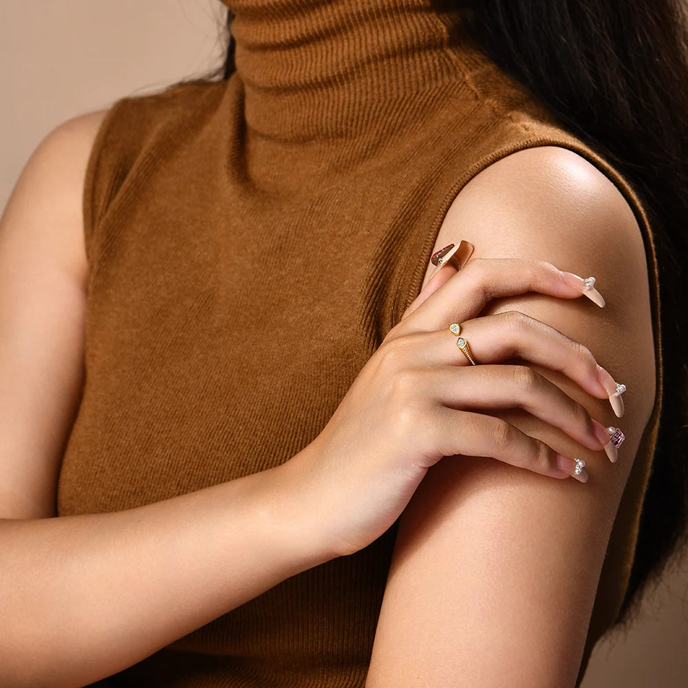 Moissanite jewelry rings look with radiant D VVS1 center stone