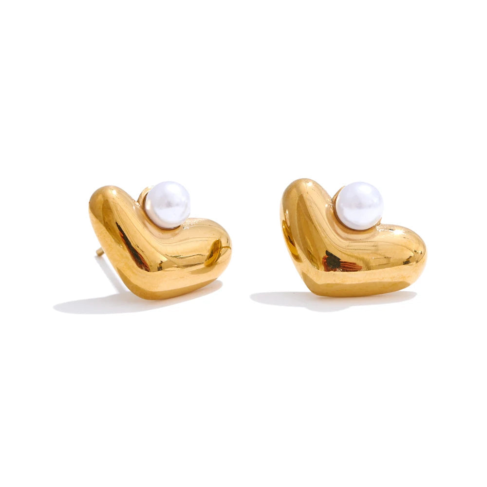 Pearl earrings in gold plated stainless steel with heart love stud earrings style